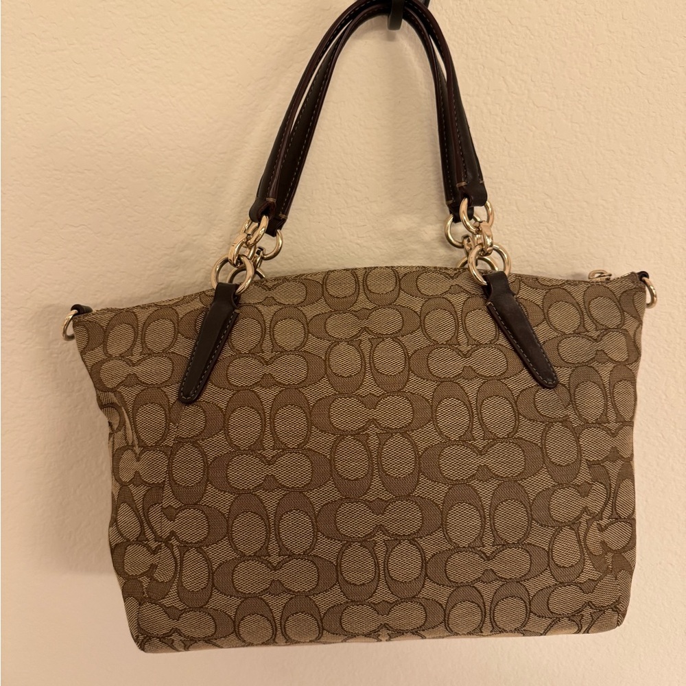 Coach signature Kelsey Satchel - Picture 5 of 9
